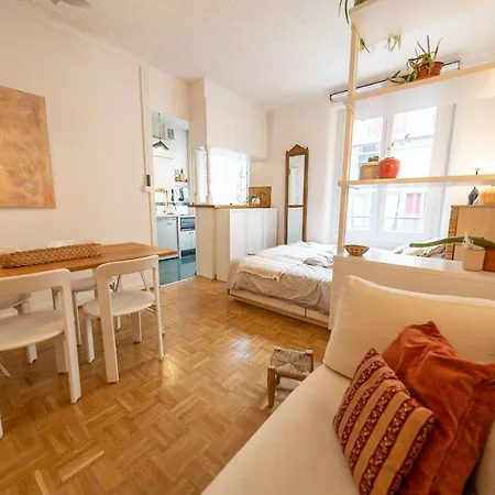 Beautiful Central Steps From Lake And Water Jet Appartement