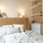 Beautiful Central Apartment Steps From Lake And Water Jet