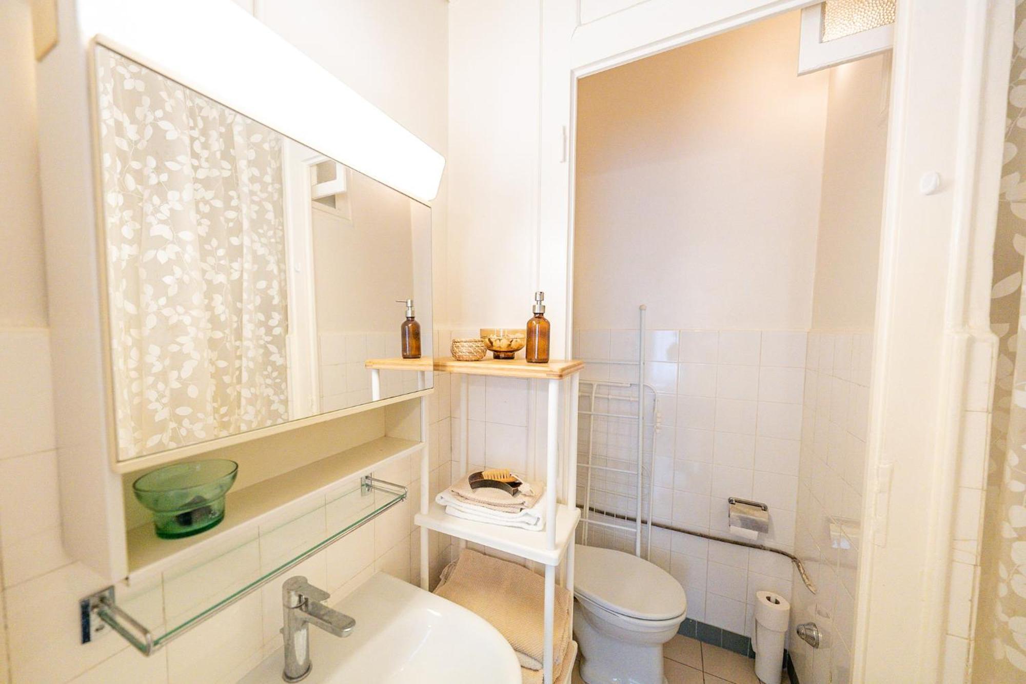 Beautiful Central Steps From Lake And Water Jet Genève