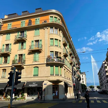 Beautiful Central Steps From Lake And Water Jet Appartement *